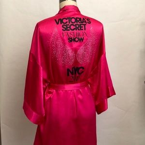 Pink Victoria’s Secret fashion show Kimono robe